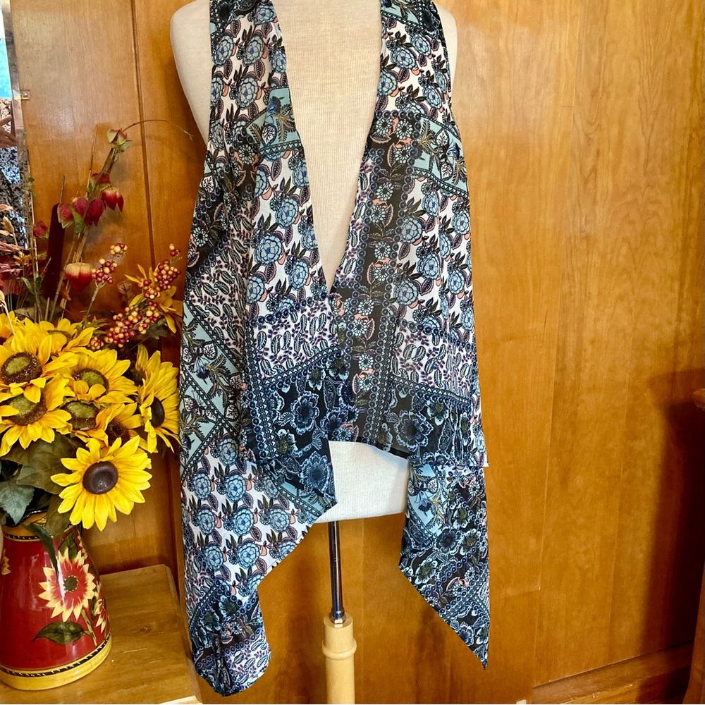 Zoe & Rose Vest Small blue patterened sleeveless lightweight cardigan